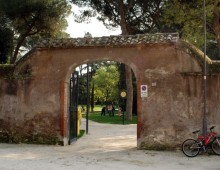 Parco degli Scipioni: finalmente i cancelli di nuovo chiusi la notte Parco degli Scipioni: finalmente i cancelli di nuovo chiusi la notte
