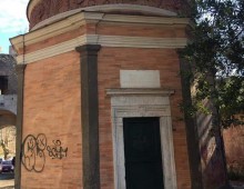 San Giovanni in Oleo, vandali imbrattano il tempietto del ‘600