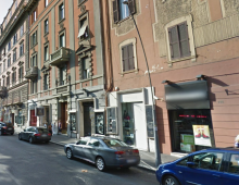 Via Appia Nuova: vandalo armato di coltello danneggia auto parcheggiate