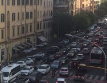 San Giovanni, ancora un pomeriggio di paralisi del traffico