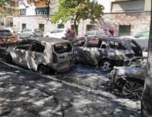 Via Latina: sette veicoli coinvolti in un incendio